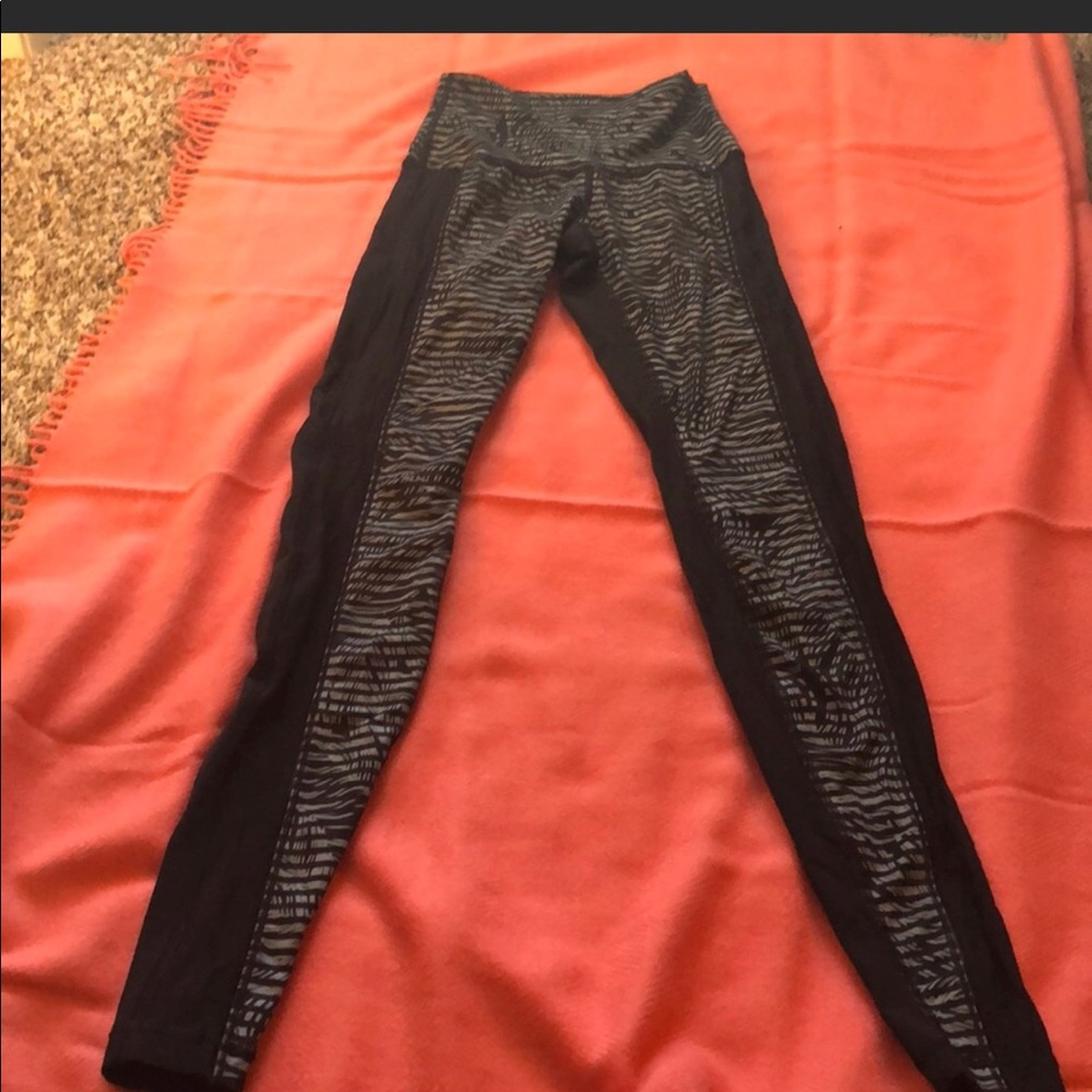 Lululemon leggings w/side mesh detail